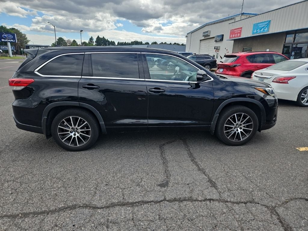 2017 Toyota Highlander SE