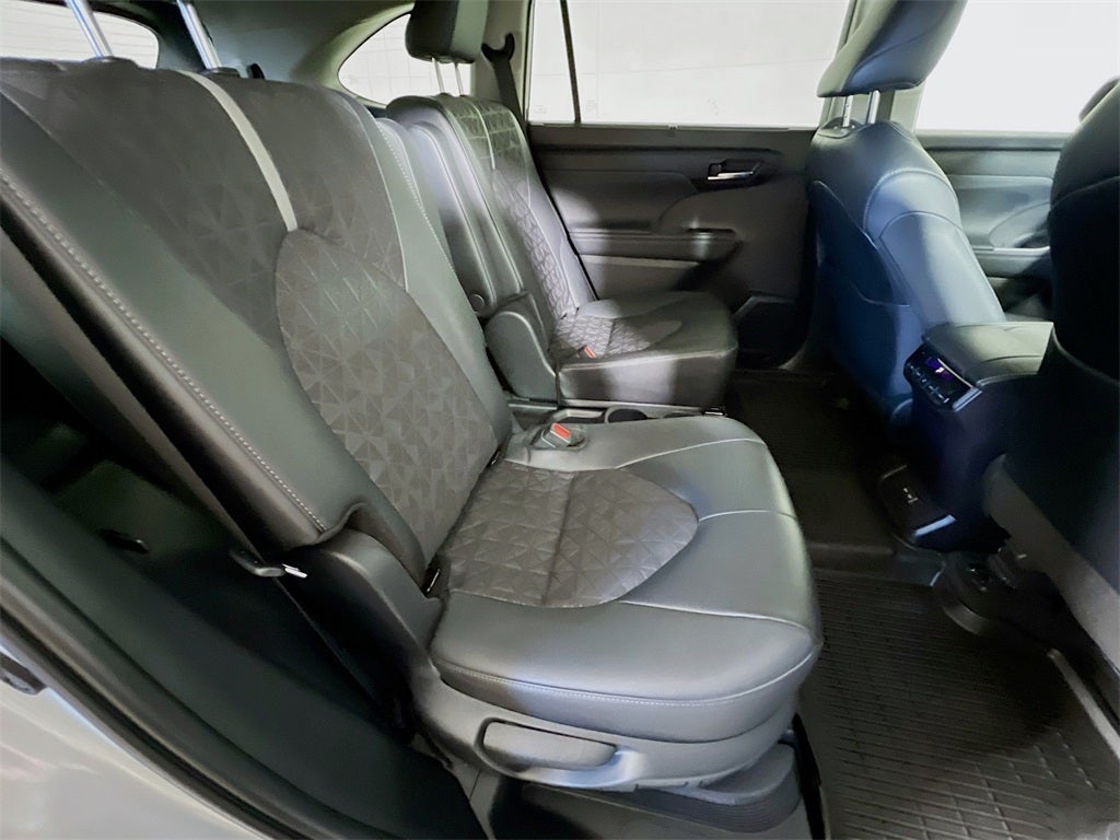 2024 Toyota Highlander Hybrid XLE