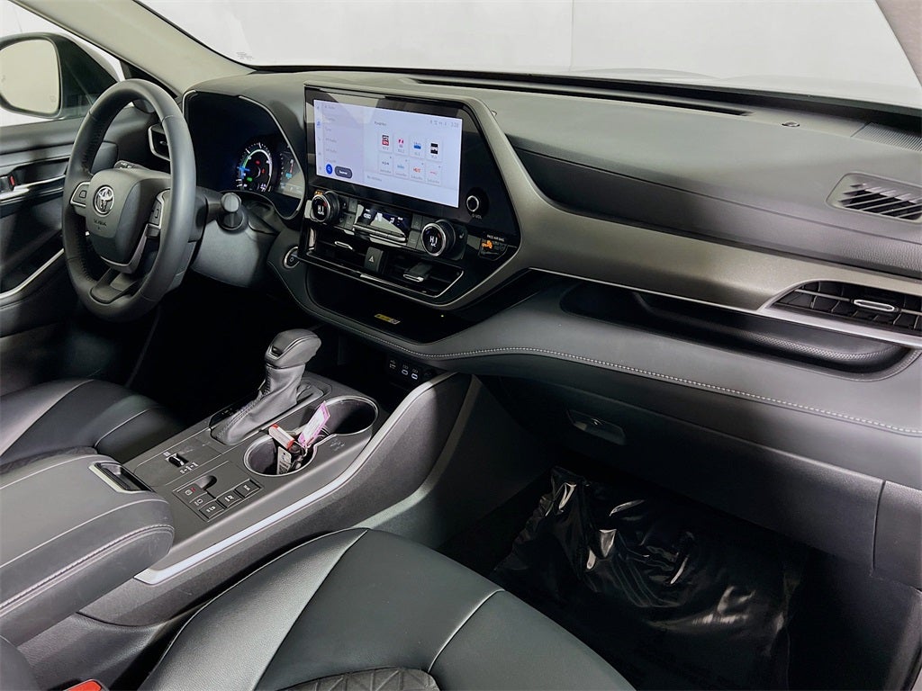 2024 Toyota Highlander Hybrid XLE