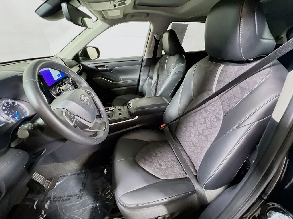 2024 Toyota Highlander Hybrid XLE