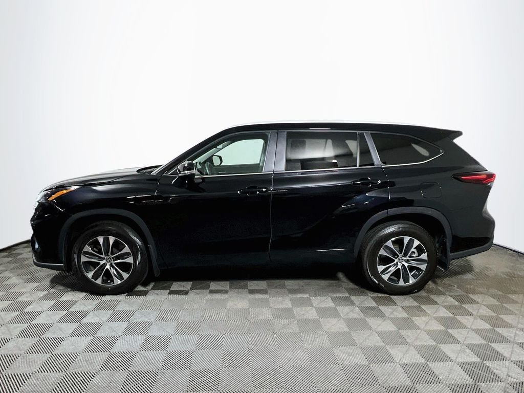 2025 Toyota Highlander XLE