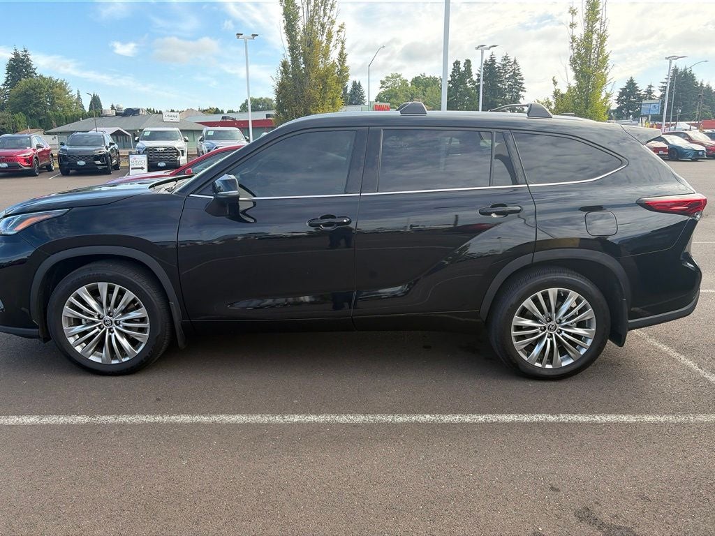 2023 Toyota Highlander LE