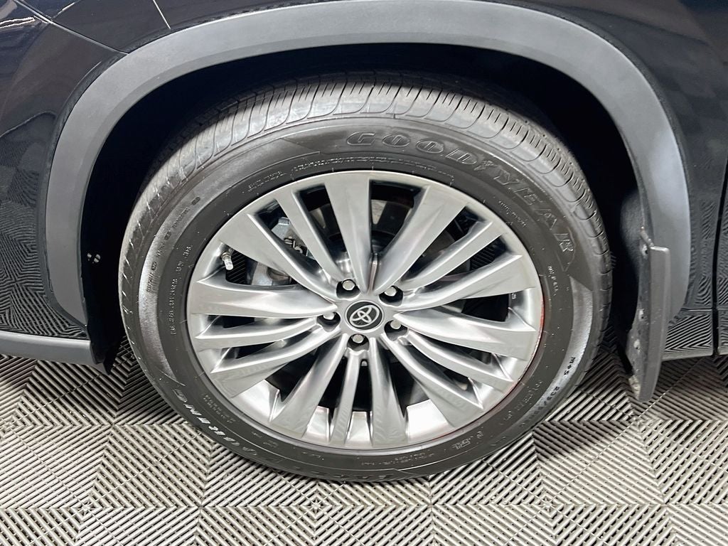 2023 Toyota Highlander Platinum