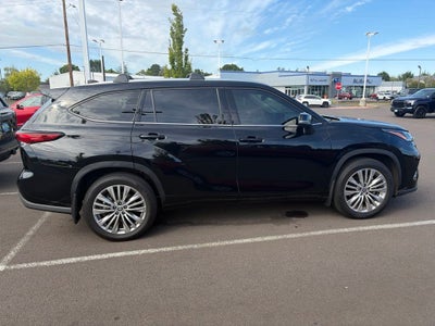 2023 Toyota Highlander LE