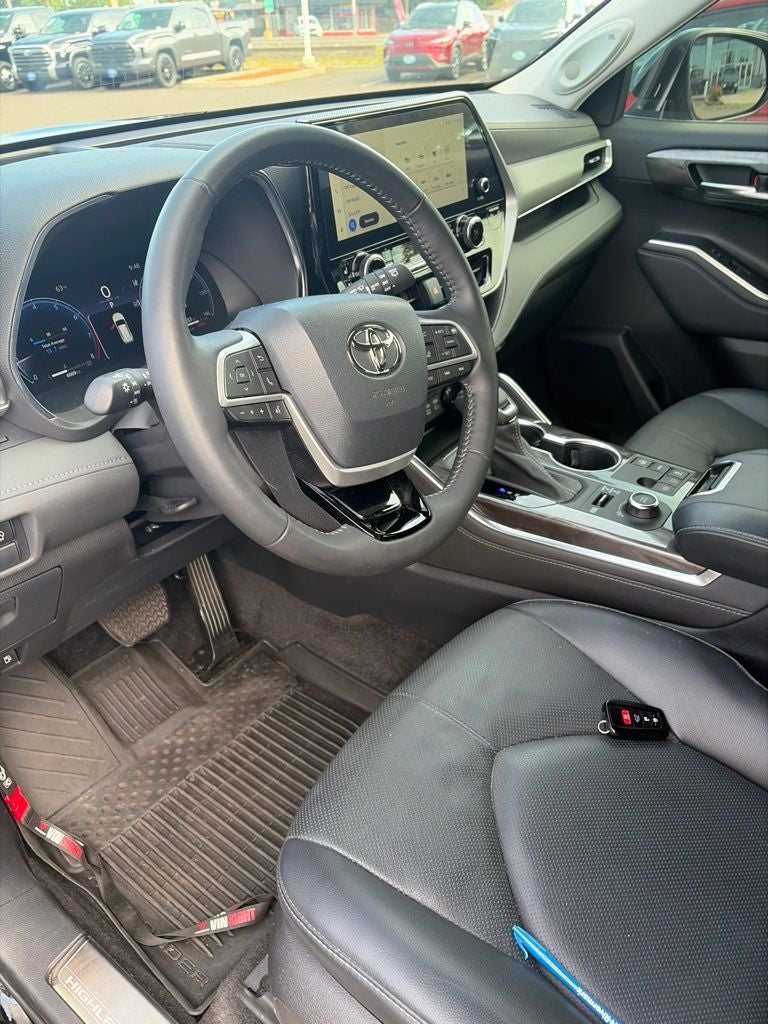 2023 Toyota Highlander LE