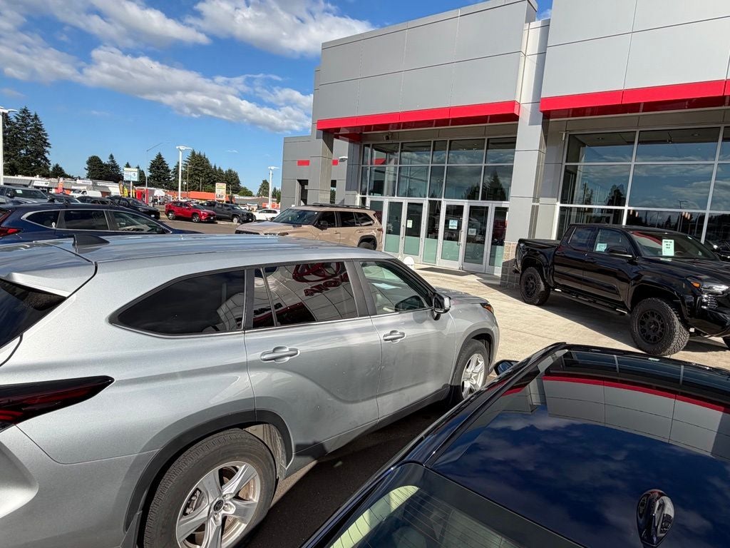 2024 Toyota Highlander LE