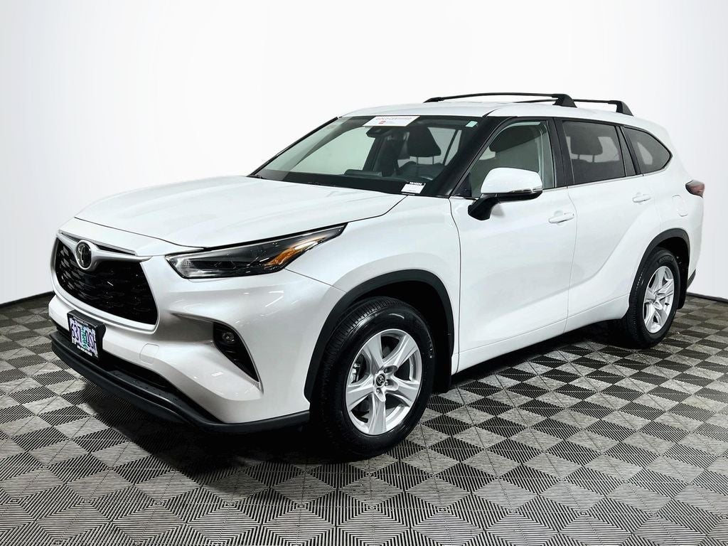 2025 Toyota Highlander LE