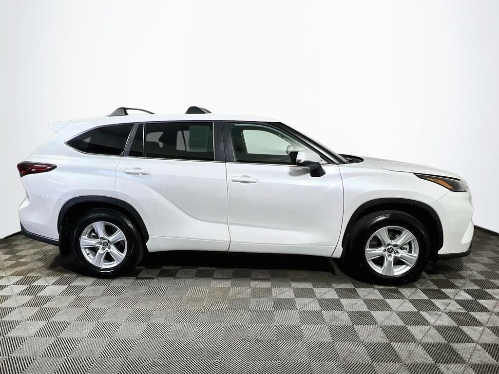 2025 Toyota Highlander LE