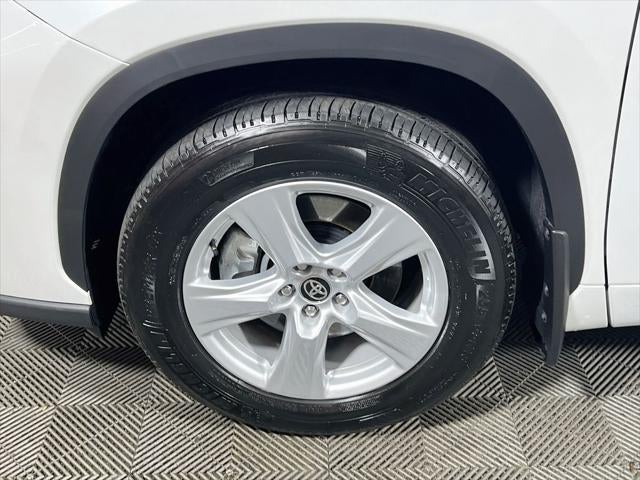 2025 Toyota Highlander LE