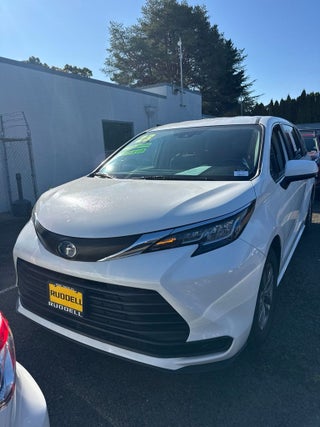 2023 Toyota Sienna LE 8 Passenger