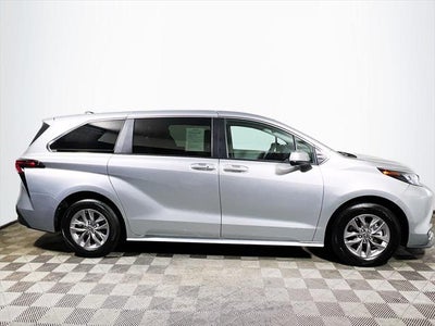 2024 Toyota Sienna LE 8 Passenger