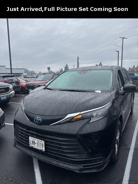 2024 Toyota Sienna LE 8 Passenger