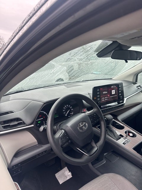 2024 Toyota Sienna LE 8 Passenger
