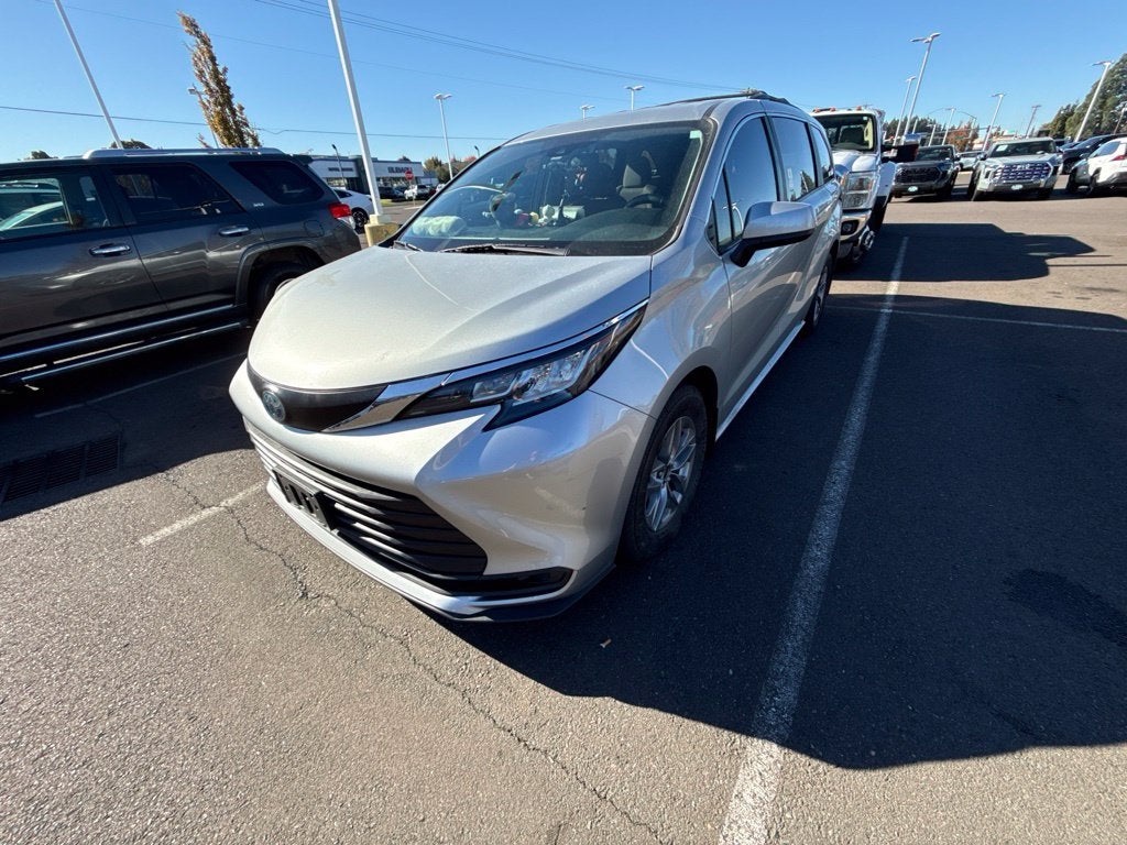 2023 Toyota Sienna LE 8 Passenger