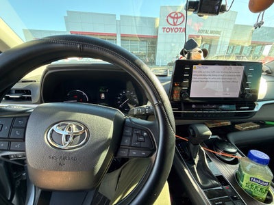 2023 Toyota Sienna LE 8 Passenger