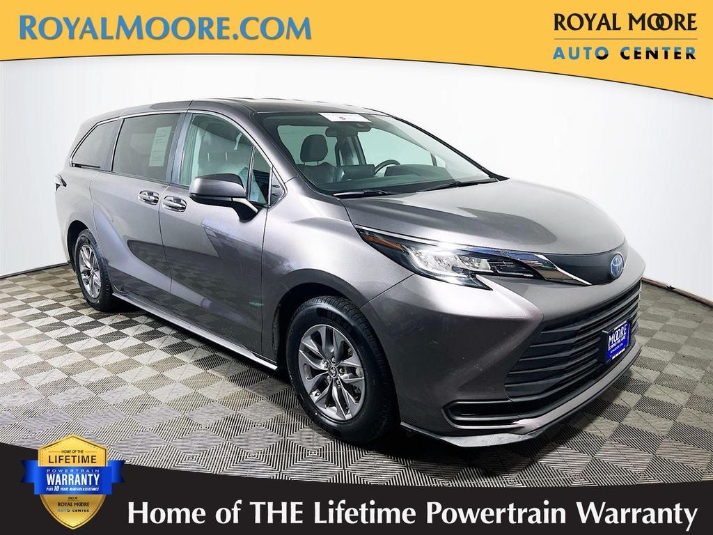 2023 Toyota Sienna LE 8-Passenger Hybrid FWD's photo