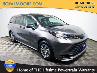 2023 Toyota Sienna LE 8 Passenger