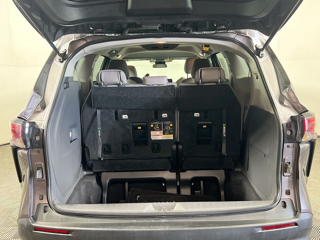 2023 Toyota Sienna LE 8 Passenger