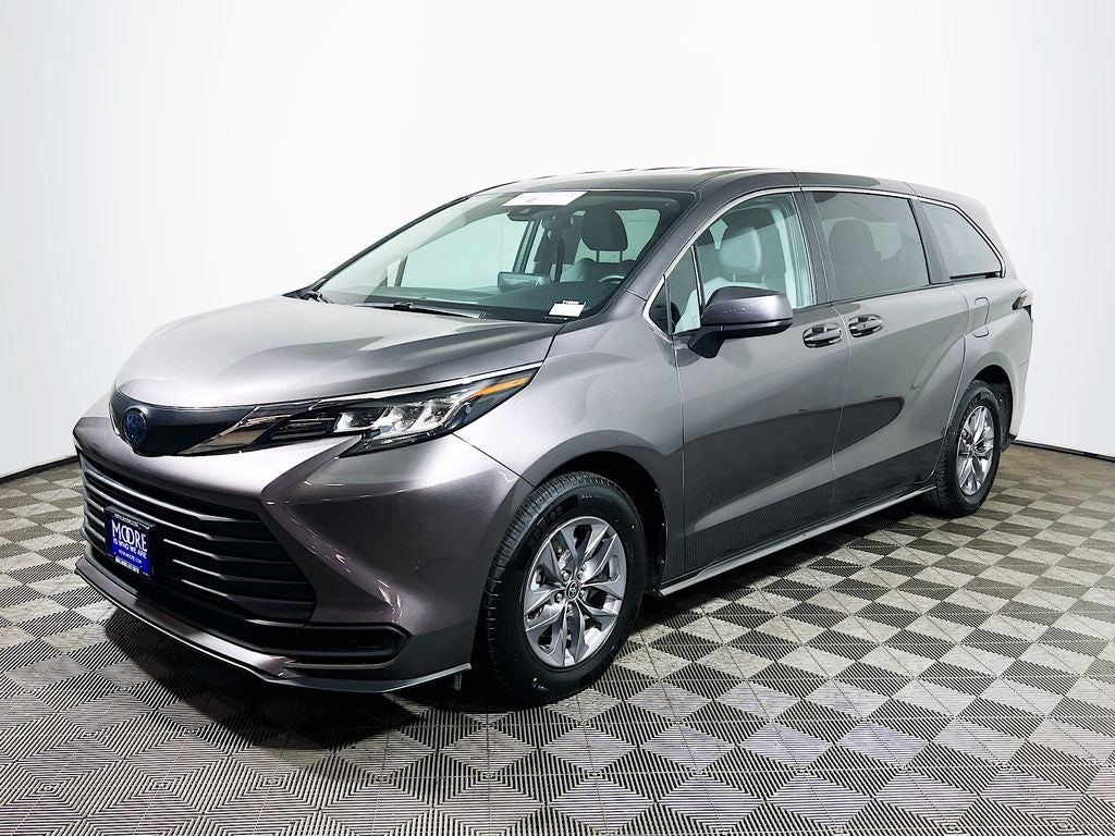 2023 Toyota Sienna LE 8 Passenger