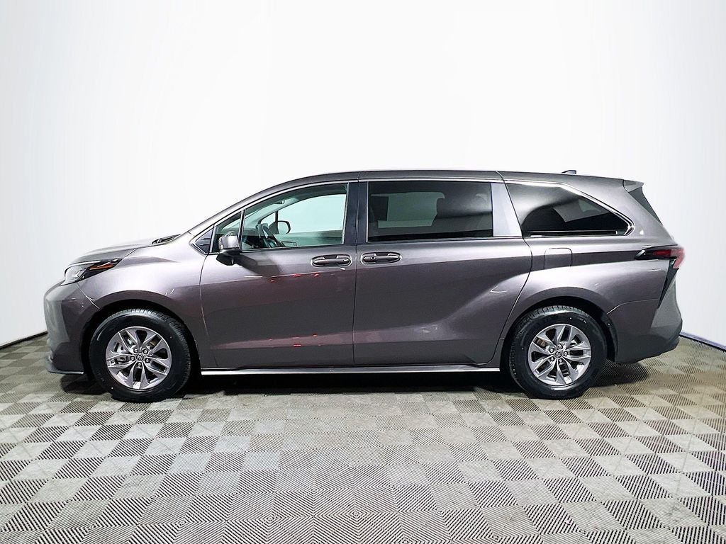 2023 Toyota Sienna LE 8 Passenger