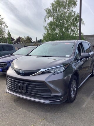 2023 Toyota Sienna LE 8 Passenger