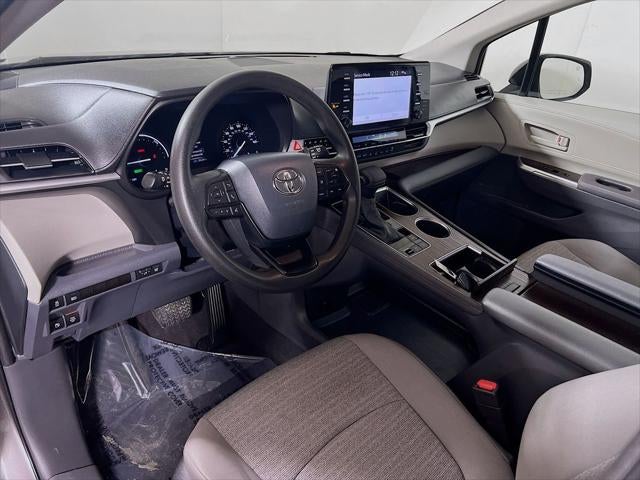 2023 Toyota Sienna LE 8 Passenger