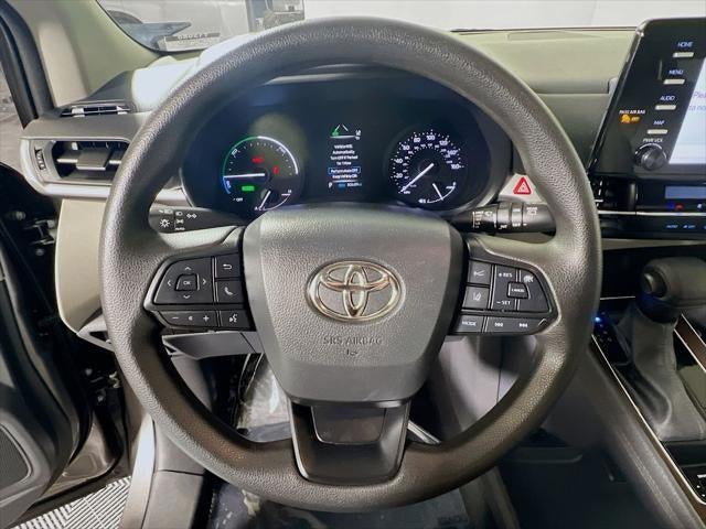 2023 Toyota Sienna LE 8 Passenger