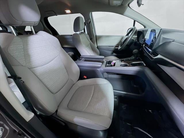 2023 Toyota Sienna LE 8 Passenger