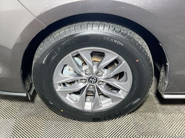 2023 Toyota Sienna LE 8 Passenger