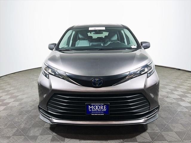 2023 Toyota Sienna LE 8 Passenger
