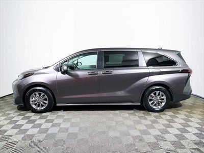2023 Toyota Sienna LE 8 Passenger