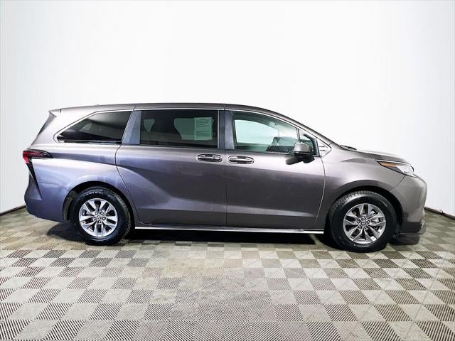 2023 Toyota Sienna LE 8 Passenger