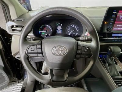 2022 Toyota Sienna LE 8 Passenger