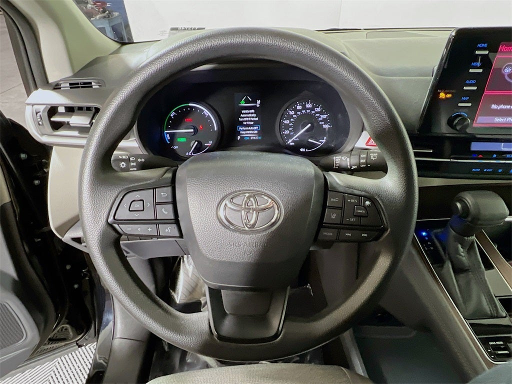 2022 Toyota Sienna LE 8 Passenger