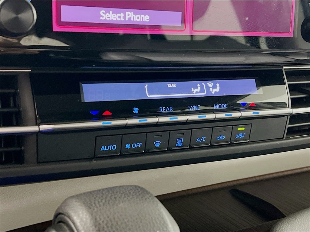 2022 Toyota Sienna LE 8 Passenger