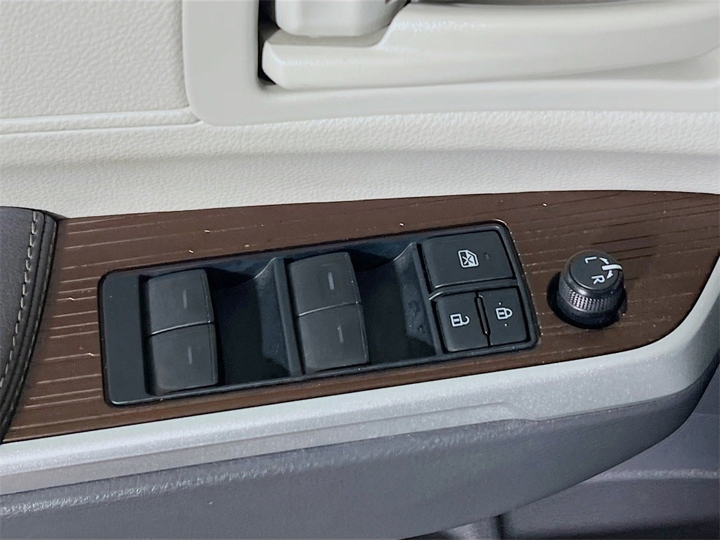 2022 Toyota Sienna LE 8 Passenger