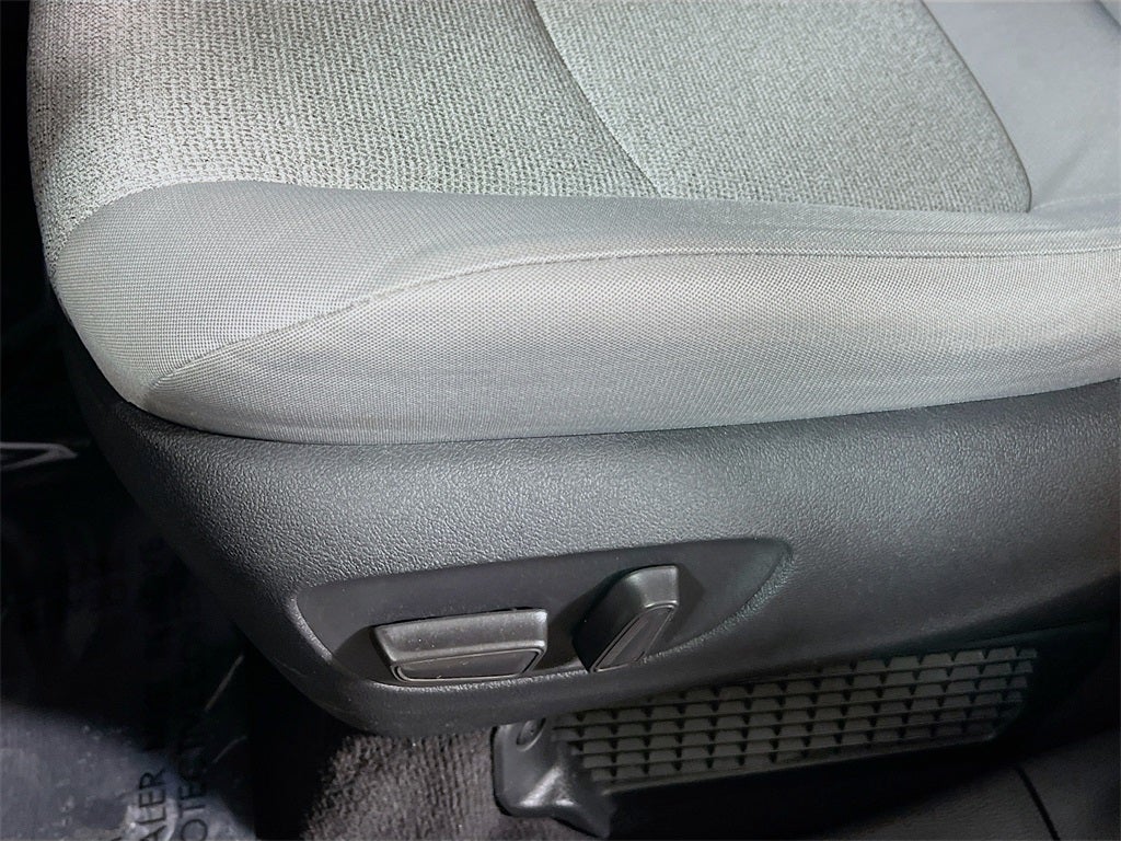 2022 Toyota Sienna LE 8 Passenger
