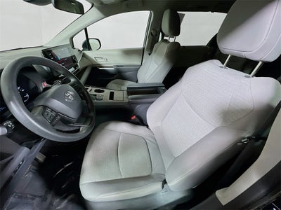 2022 Toyota Sienna LE 8 Passenger