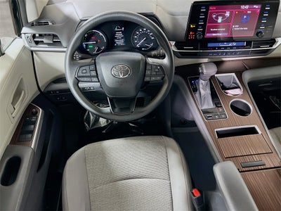 2022 Toyota Sienna LE 8 Passenger