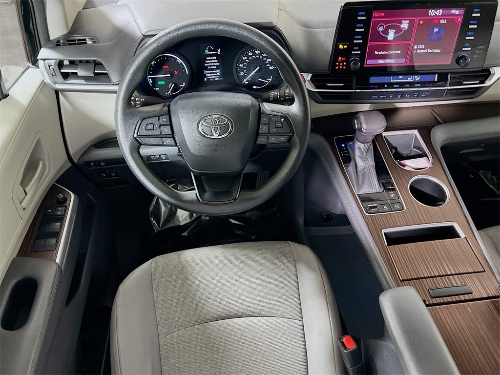 2022 Toyota Sienna LE 8 Passenger