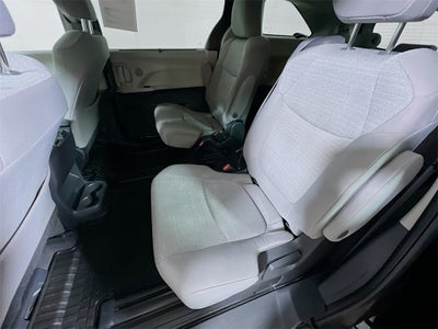 2022 Toyota Sienna LE 8 Passenger