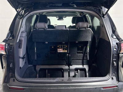 2022 Toyota Sienna LE 8 Passenger