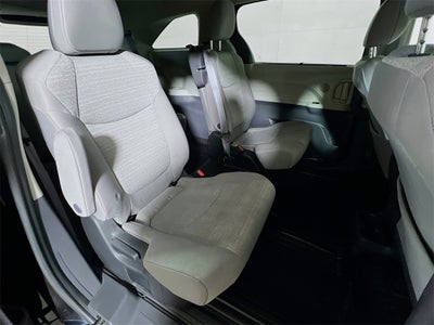 2022 Toyota Sienna LE 8 Passenger