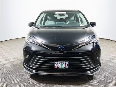 2022 Toyota Sienna LE 8 Passenger