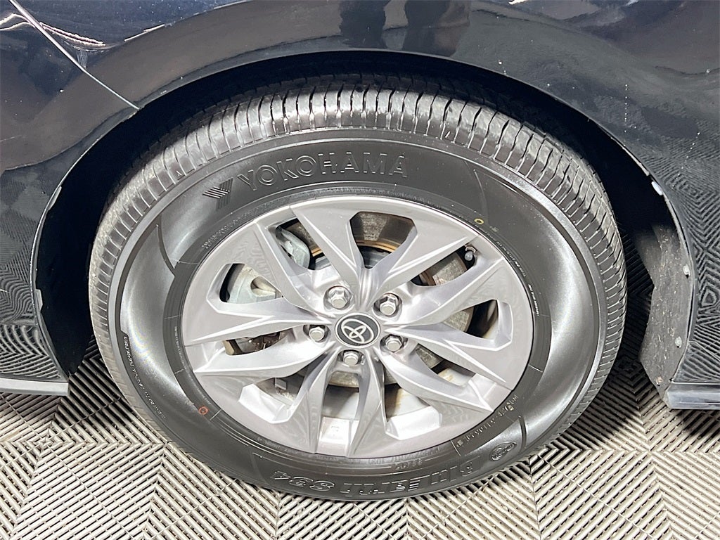 2022 Toyota Sienna LE 8 Passenger