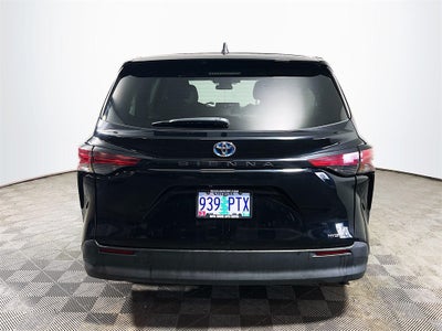 2022 Toyota Sienna LE 8 Passenger