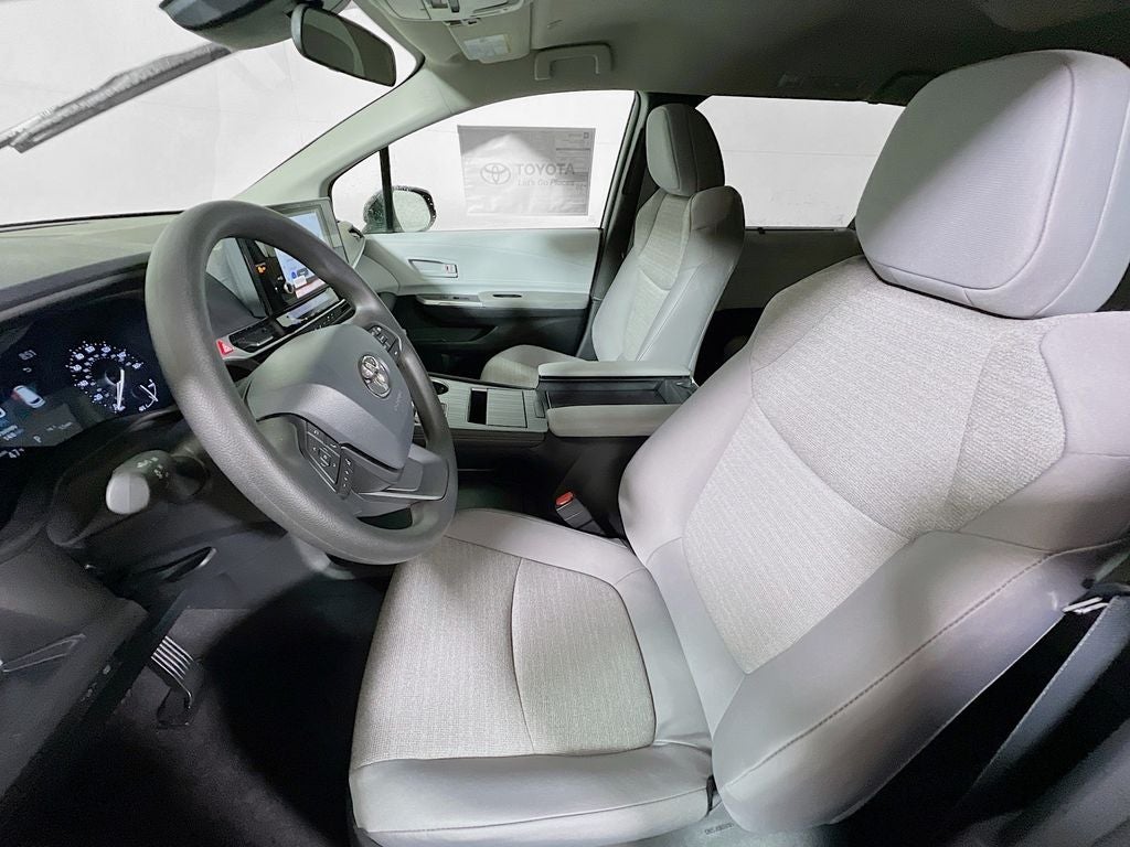 2025 Toyota Sienna LE 8 Passenger