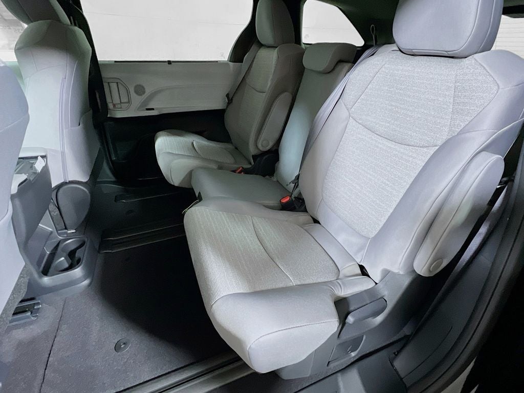 2025 Toyota Sienna LE 8 Passenger