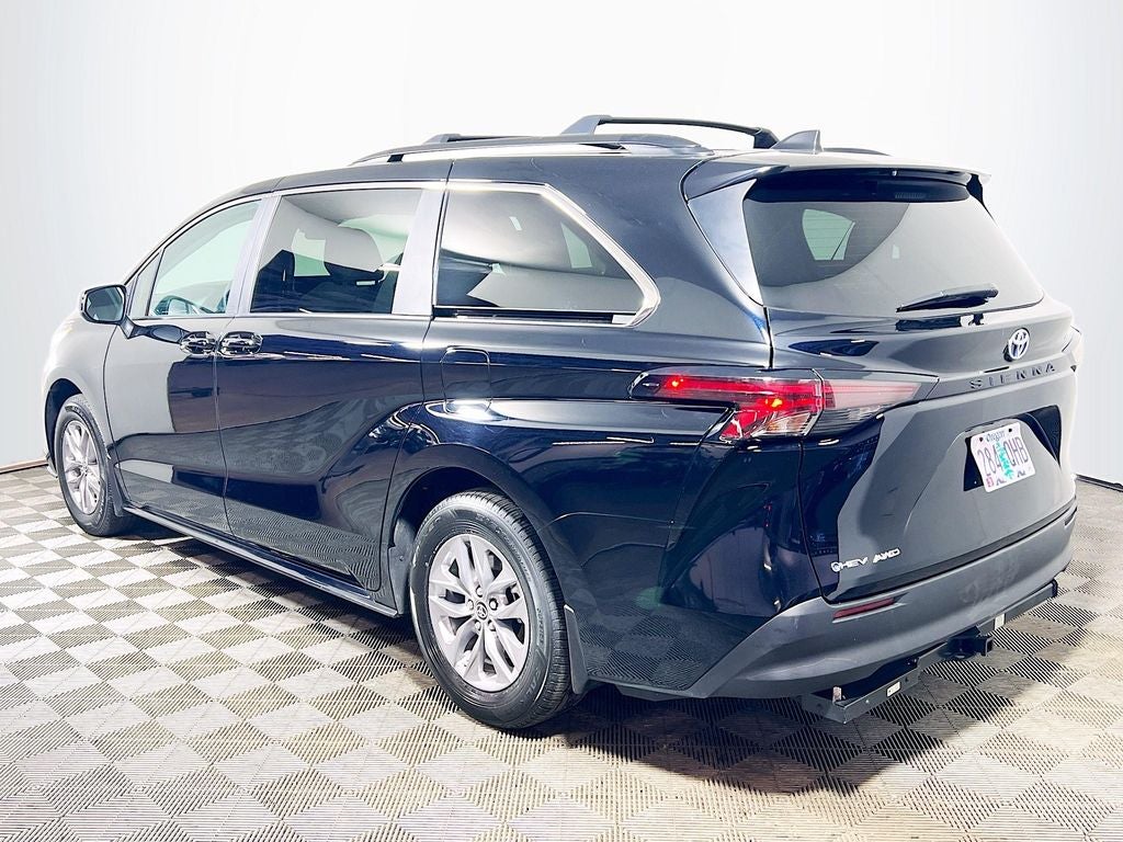 2025 Toyota Sienna LE 8 Passenger