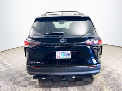 2025 Toyota Sienna LE 8 Passenger